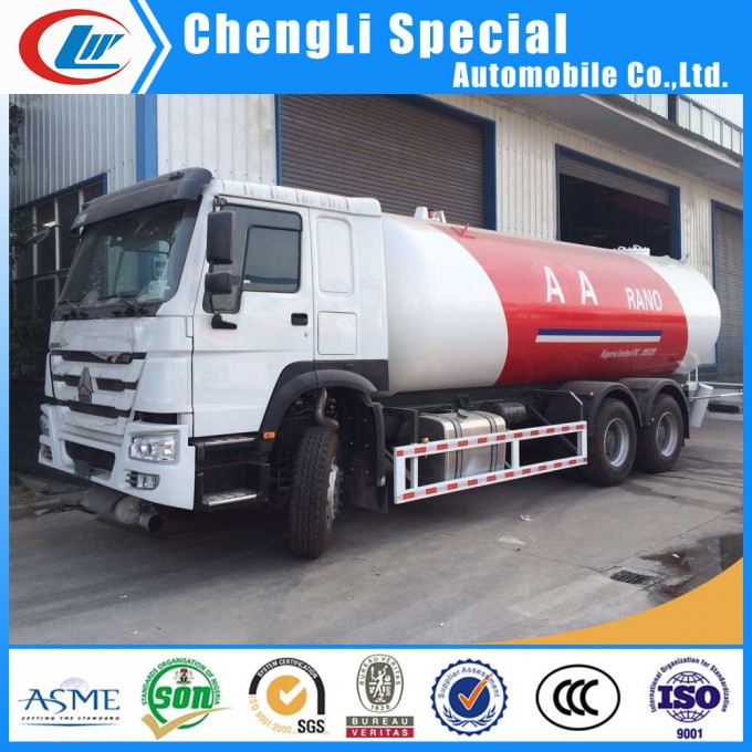 Sinotruk 336HP Diesel 20000liters 10ton 10mt LPG Bobtail Tanker Truck for Sale Image1