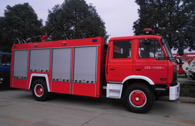 Factory Sale 4X2 Sinotruk 8000L Water and Foam Tanker Fire Truck, Fire Fighting Truck Fire Truck/Fir Image1