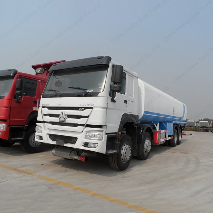 Sinotruk HOWO 30 Cubic Meters Fuel Tanker Truck Image1