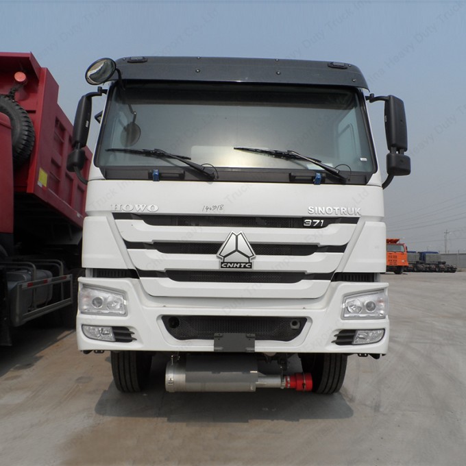 HOWO 25m3 Capacity Fuel/Oil Transport Tank/Tanker Truck Image1