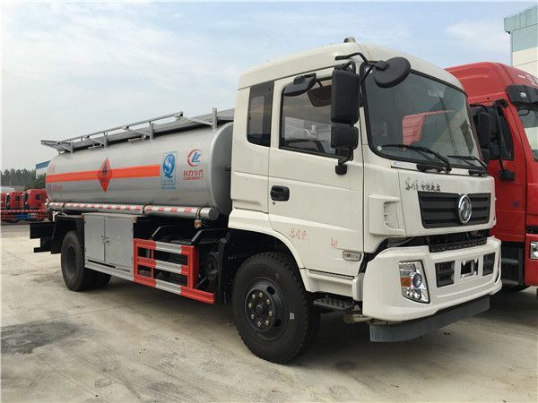 12-15m3 New Dongfeng 4X2 Fuel Tanker 170HP Oil Tank Truck Image1