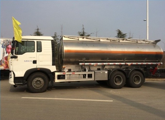 Sinotruk HOWO T5g 6X4 Aluminum Fuel Tanker Truck Image1