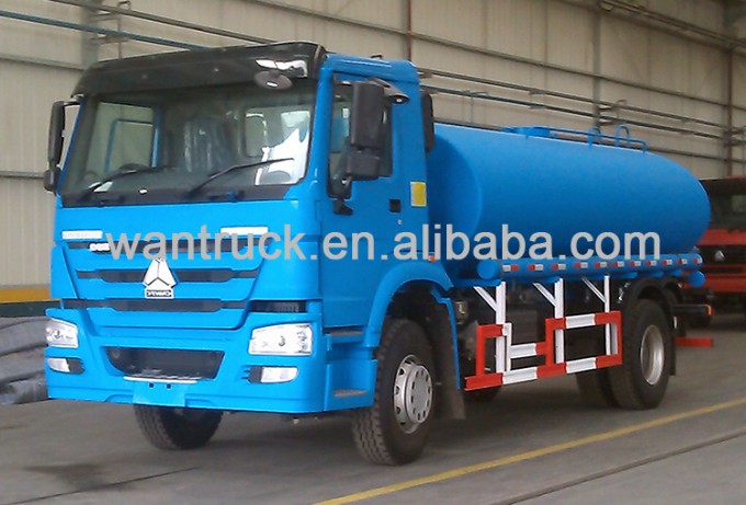 HOWO Series 4X2 Zz1167m4611 Fuel Tanker Truck Image1