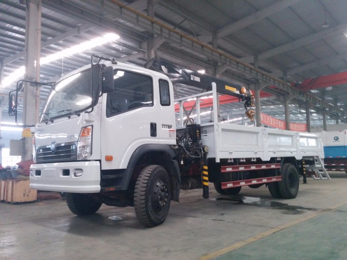 Sinotruk Cdw 4X2 Light Mounted Truck Crane 8 Ton Truck Crane Image1