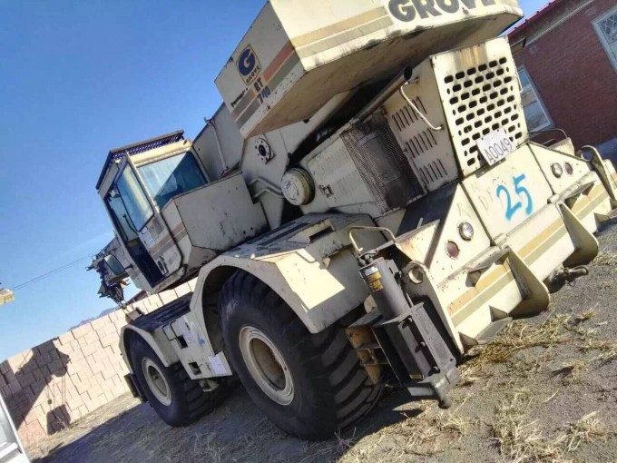 Used 40ton Grove Crane, Truck Mounted Image1