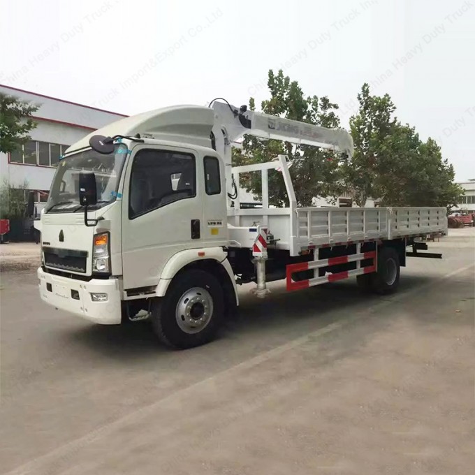 Sinotruk HOWO 8/10/12 Ton Truck Mounted Crane Image1
