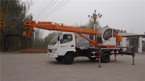 6.0ton Mini Truck Mounted Crane Image1