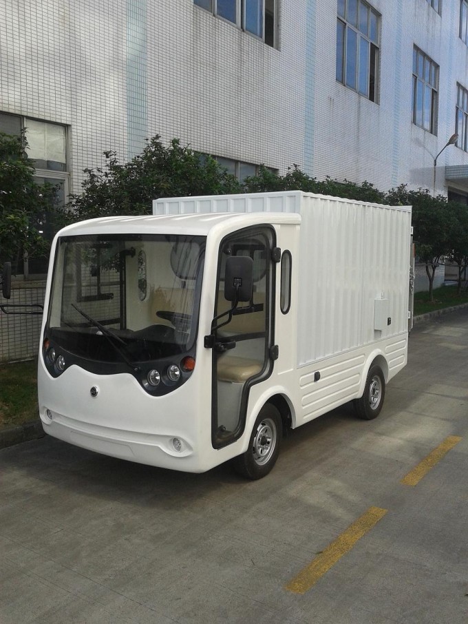 White Electric Tow Tractor Truck (LT-S2. B. HX) Image1