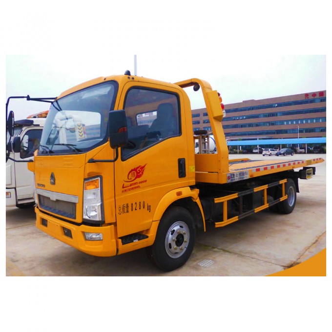 Dongfeng 4*2 One Carry Two Flatbed Road Wrecker Truck 5tons Flatbed Tow Truck/Car Transporter Ship T Image1