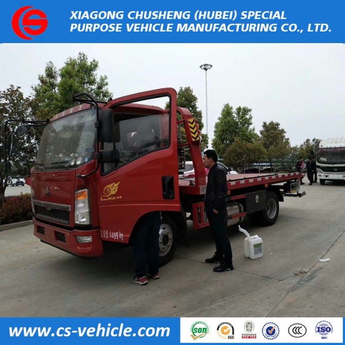 HOWO 5tons Tilt Tray Flatbed Wrecker Truck for Sinotruck Recovery Tow Truck for Car Carrier Image1