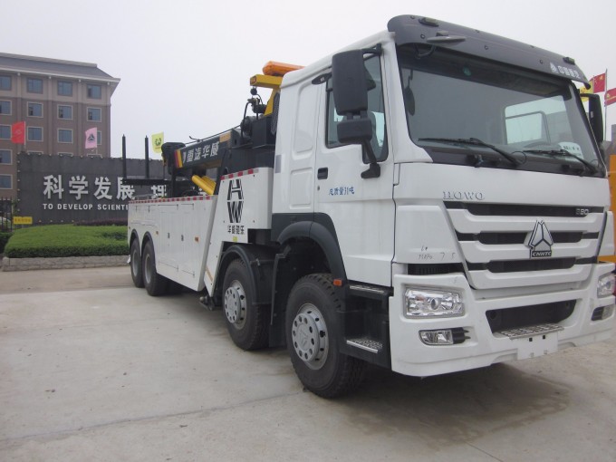 Sinotruk HOWO 6X4 Road Wrecker Truck Tow Truck Recovery Truck Image1