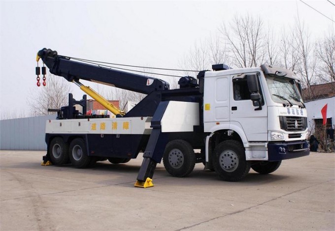 HOWO Heavy Wrecker Truck Removal Truck with 40ton Lifting Capacity Image1