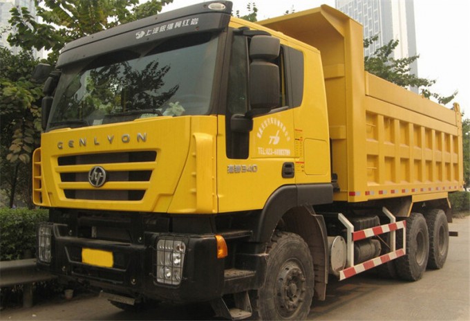 Made in China Iveco Genlyon 6X4 Dump Truck Image1