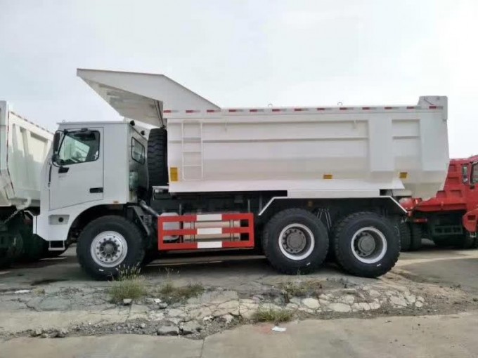 Sinotruk HOWO 371HP 70t Zz5707s3840aj off Road Mining Dump Truck Image1
