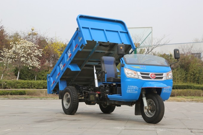 Waw Chinese Diesel Dump Three Wheel Truck for Sale (WD3B3525103) Image1