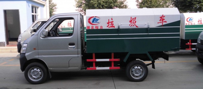 Small Gasoline Garbage Dump Truck Image1