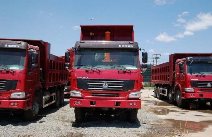 Sinotruk HOWO 6X4 266HP Dump Truck Image1