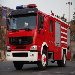 8000L Sinotruk Fire Extinguisher Foam Powder Water Tank Fire Fighting Truck