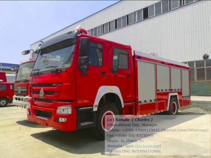 Sinotruk 12000L Fire Extinguisher Foam Powder Tank Fire Fighting Truck Image1