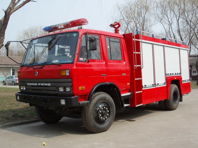 Isuzu 4X2 4000L Water 2000L Water-Foam Fire Truck, Water and Foam Tanker Fire Fighting Truck Fire Fi Image1