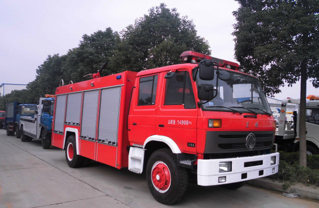 Sinotruk HOWO 4X2 Fire Engine Truck 4000L Fire Fighting Truck Fire Service Truck Water Fire Service  Image1