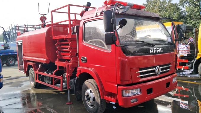 Bid Type 8000L Sinotruck Fire Extinguisher Foam Powder Water Tank Fire Fighting Truck Fire and Rescu Image1