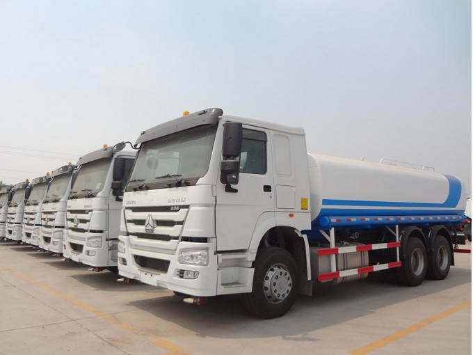 Sinotruk HOWO 6X4 20 M3 Water Tank Truck Hot Sales Image1