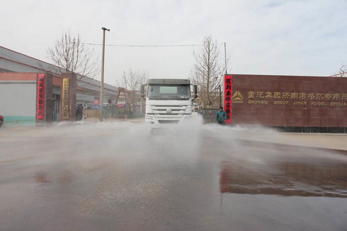 Sinotruk HOWO 6X4 20 M3 Water Tank Truck for Sales Image1