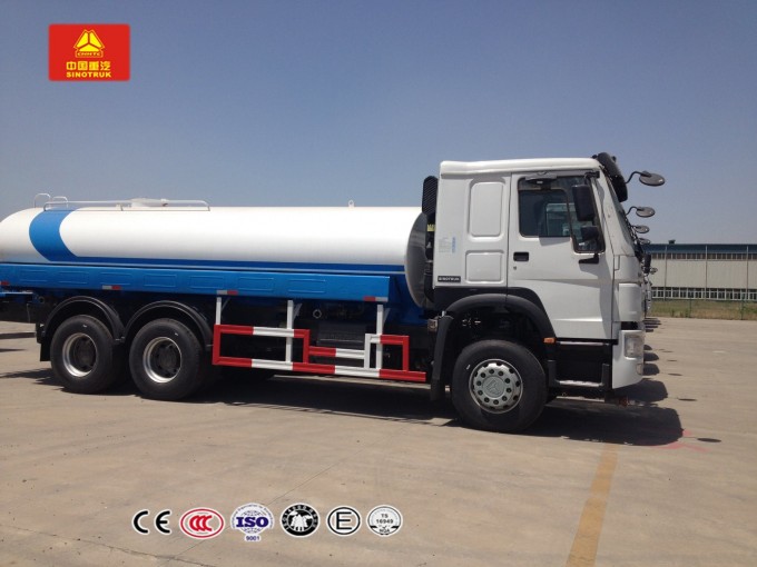 Sinotruk HOWO 6*4 20t Water Sprinkler Tank Truck Image1