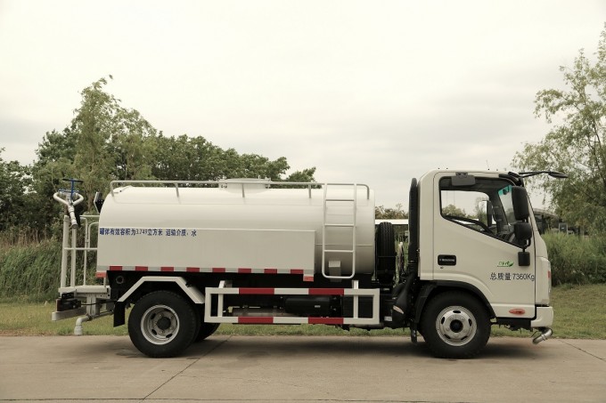 Low Price, Small JAC Water Truck, Yd5071gss, Tank 3-4m3 Image1
