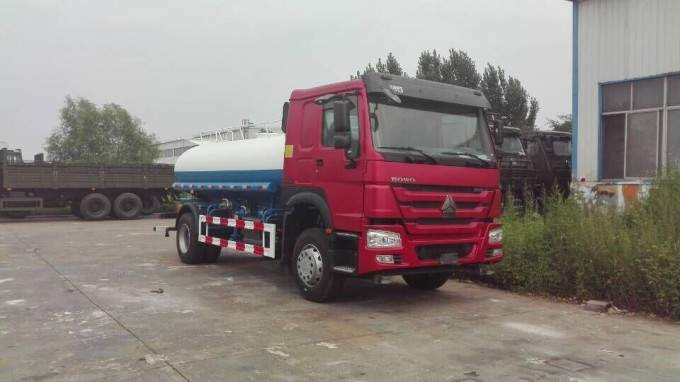 Chinese Best 20000L Water Tank Truck Image1