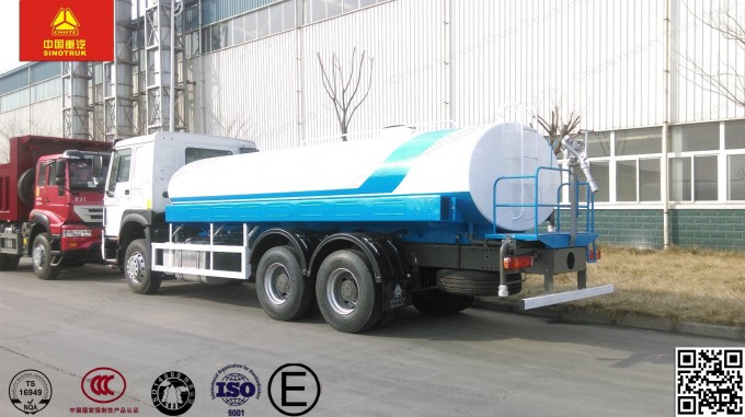 6m3 Sinotruk HOWO 4X2 Multifunctional Water Truck Water Tank Truck Image1