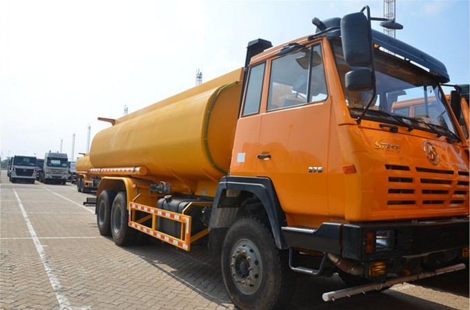 Shacman 6X4 20000L Volume Water Tank Truck Image1