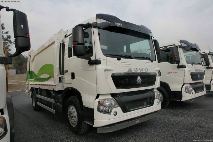 Sinotruk HOWO 10m3 Compressed Garbage Truck Hot Sale Image1