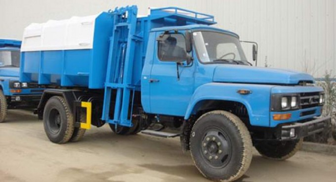 Dongfeng 140 Hanging Barrels Garbage Truck Image1
