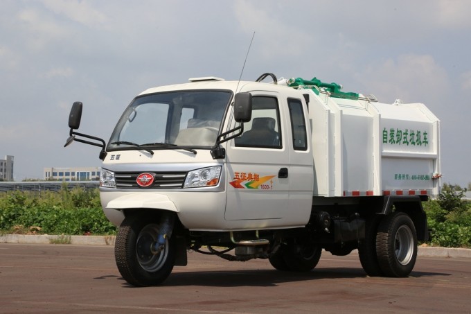 Garbage Three Wheel Truck Image1