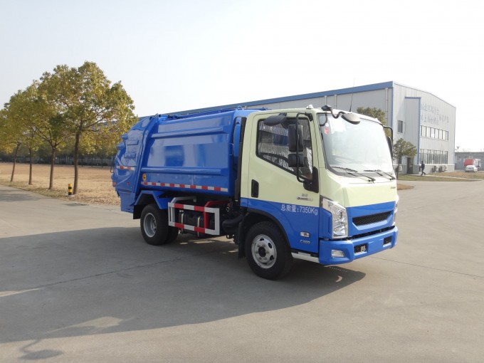 5T Compression Rear Loading Garbage Truck Image1