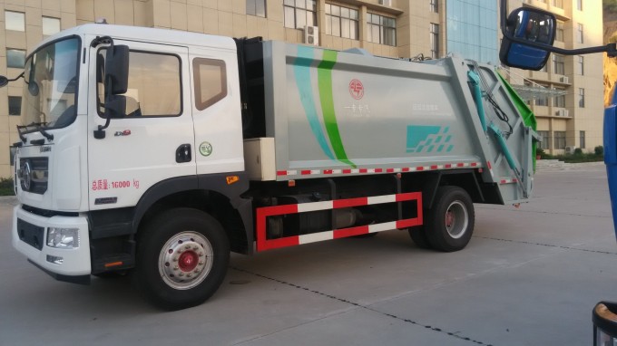 Dongfeng Rear Loading Type Compactor Garbage Truck Image1