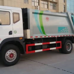 Dongfeng Rear Loading Type Compactor Garbage Truck