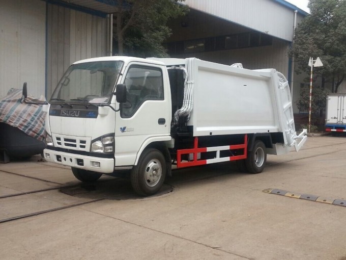 Isuzu 5-10 Ton Compactor Garbage Truck Image1