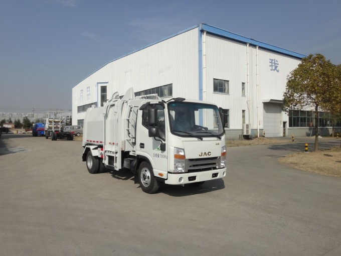 3T Compression Garbage Service Truck Image1