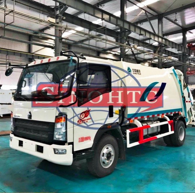 3 - 6 cubic small compactor truck, HOWO Compressed garbage truck Image1
