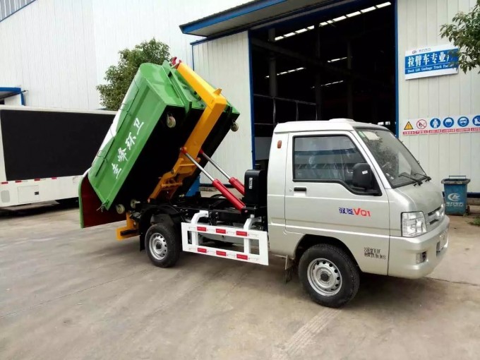 Small Hook Loader Garbage Garbage Truck 3 Ton Image1