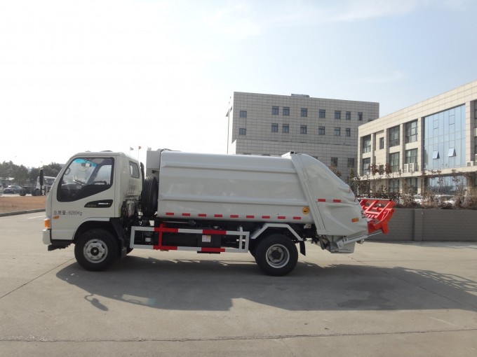 8t Refuse Collection Garbage Truck Image1