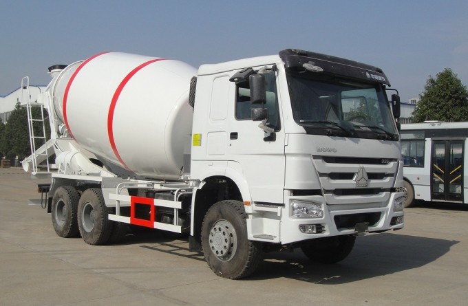 HOWO 6*4 8/9m3 Concrete Mixer / Mixer Truck Image1