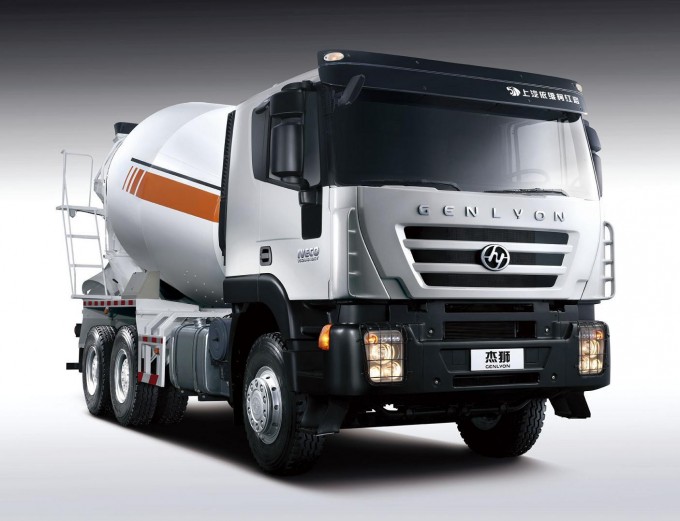 Saic-Iveco Genlyon 6X4 380HP Concrete Mixer Truck Image1