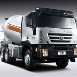 Saic-Iveco Genlyon 6X4 380HP Concrete Mixer Truck