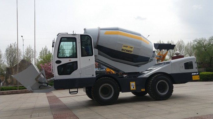 Self-Loading Mobile Concrete Mixer Truck (HQ4.0) with Intelligent Weighing System Image1