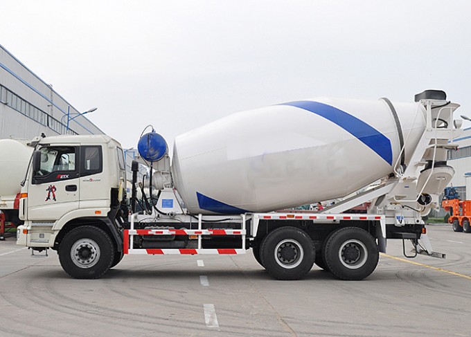 6-12m3 Concrete Mixer Truck with Zf Reduction Gears Image1
