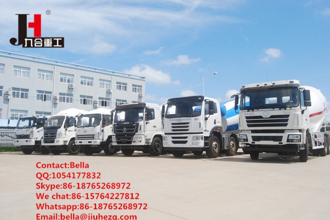Sinotruck HOWO 12 Cubic Meters Concrete Mixer Truck Image1